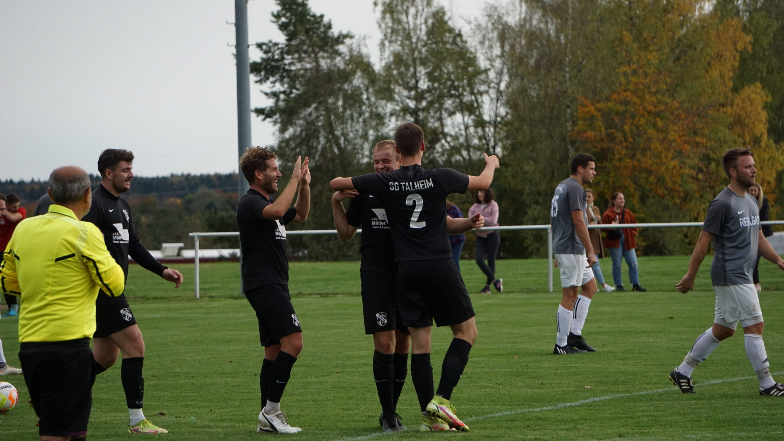 Team I holt sich den Derbysieg auf dem Altheimer Hochberg.